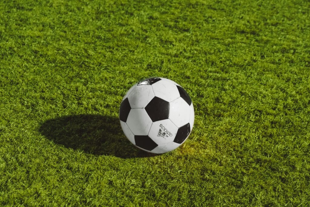 Sem a bola é impossível entender o que é o futebol.