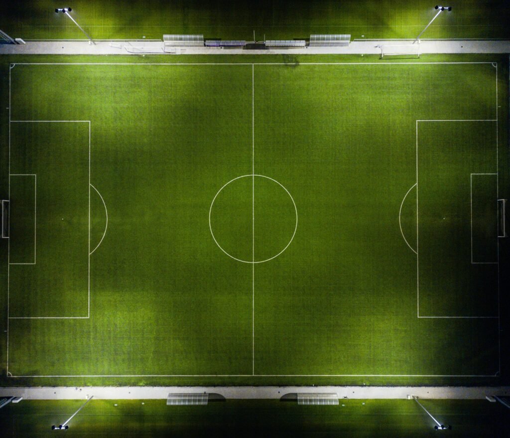 Entender o que é futebol passa por conhecer o campo de jogo.