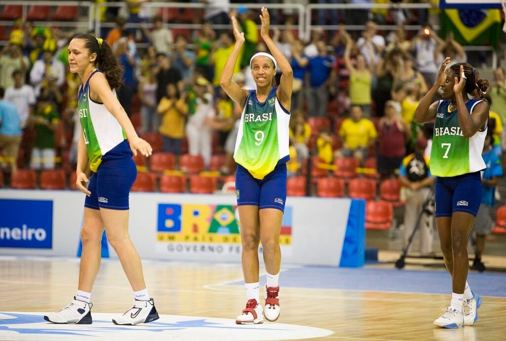 Janeth, uma das primeiras brasileiras da WNBA